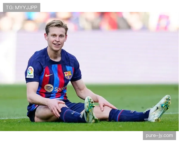 德容与布斯克茨后腰角色的战术理解与执行差异解析